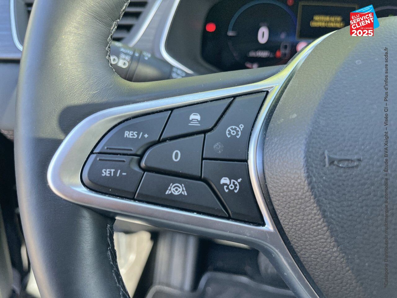 Véhicule d'occasion RENAULT CAPTUR 1.6 E-TECH PLUG-IN 160CH INITIALE PARIS TPANO SIEGES CHAUF/CUIR GPS CAMERA chez Opel Verdun