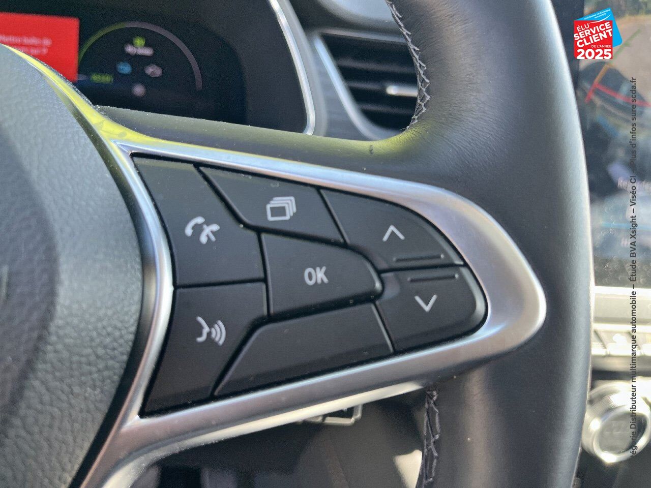 Véhicule d'occasion RENAULT CAPTUR 1.6 E-TECH PLUG-IN 160CH INITIALE PARIS TPANO SIEGES CHAUF/CUIR GPS CAMERA chez Opel Verdun