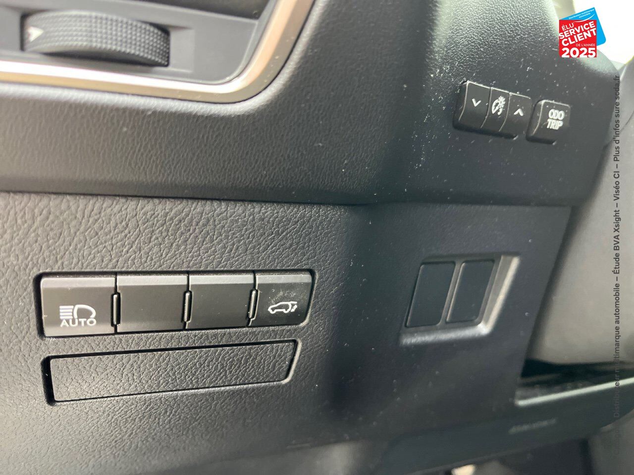 Véhicule d'occasion LEXUS NX 300H 4WD LUXE MY20 SIEGES CHAUF/CUIR GPS CAMERA CARPLAY chez Toyota Sarreguemines