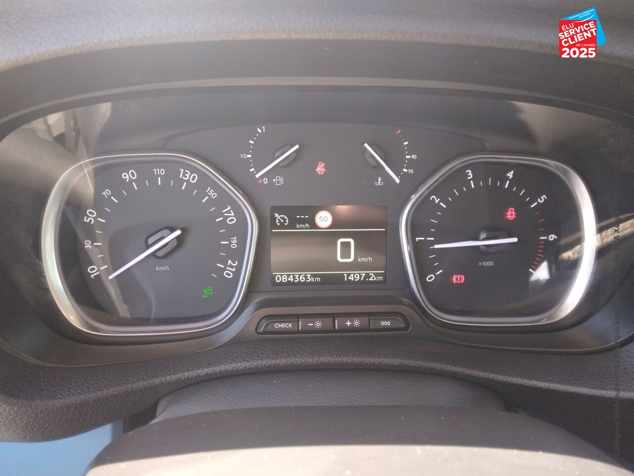 Véhicule d'occasion PEUGEOT TRAVELLER 1.5 BLUEHDI 120CH SS STANDARD ACTIVE 8 PLACES chez Renault Saint-Louis