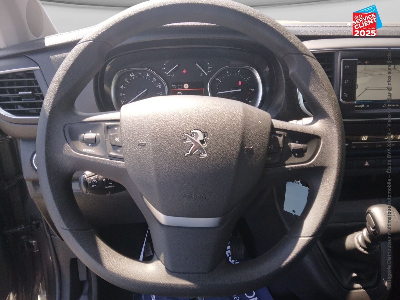 Véhicule d'occasion PEUGEOT TRAVELLER 1.5 BLUEHDI 120CH SS STANDARD ACTIVE 8 PLACES chez Renault Saint-Louis