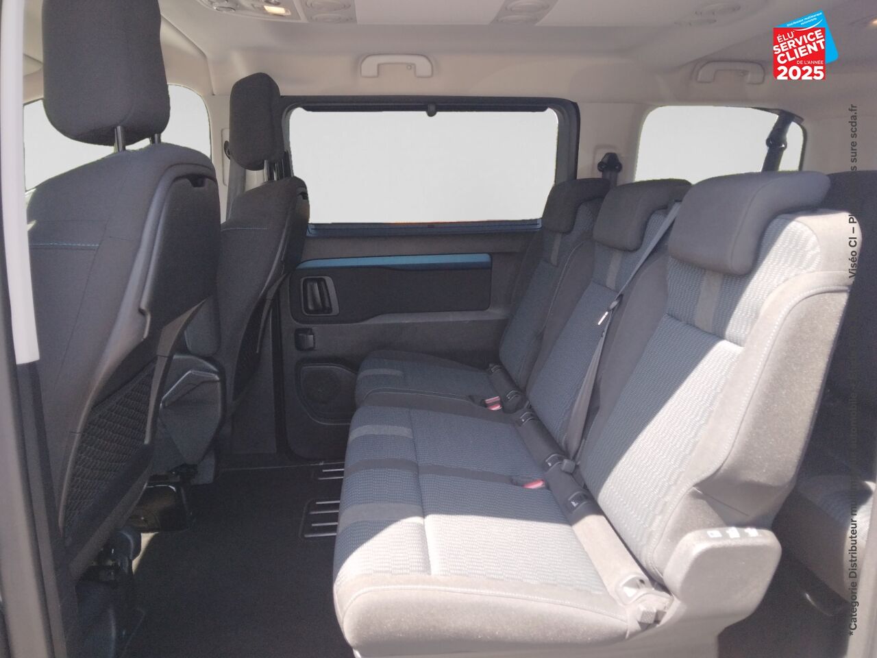 Véhicule d'occasion PEUGEOT TRAVELLER 1.5 BLUEHDI 120CH SS STANDARD ACTIVE 8 PLACES chez Renault Saint-Louis