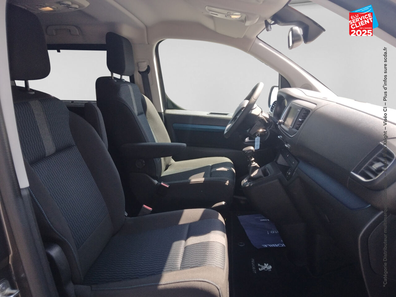 Véhicule d'occasion PEUGEOT TRAVELLER 1.5 BLUEHDI 120CH SS STANDARD ACTIVE 8 PLACES chez Renault Saint-Louis