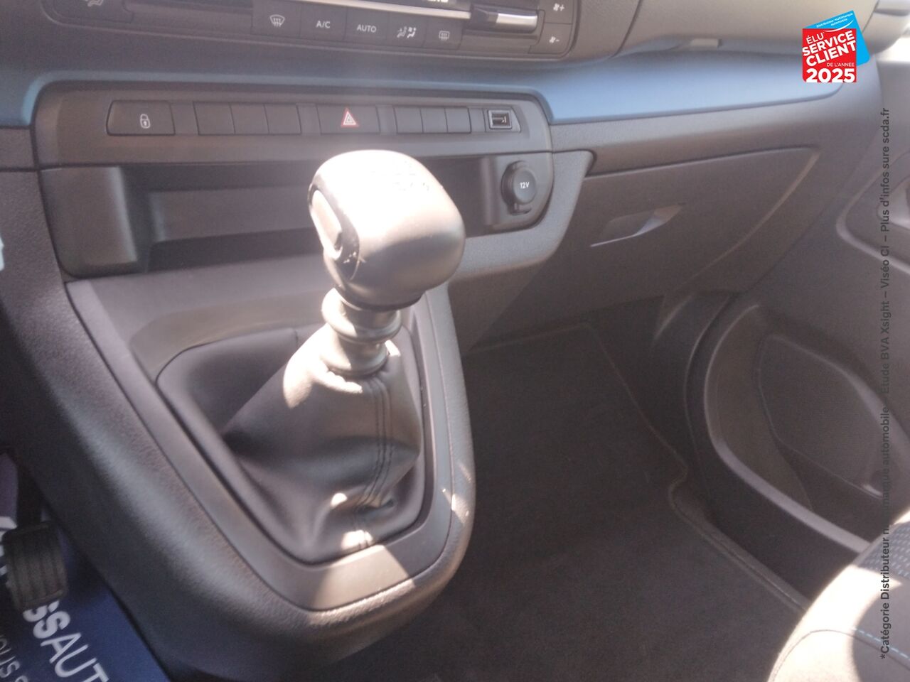 Véhicule d'occasion PEUGEOT TRAVELLER 1.5 BLUEHDI 120CH SS STANDARD ACTIVE 8 PLACES chez Renault Saint-Louis