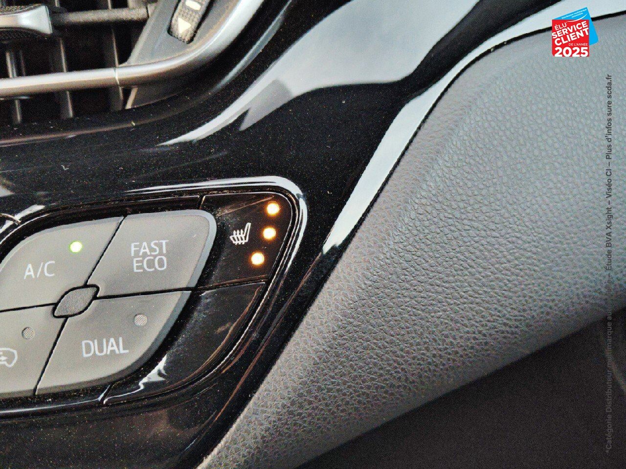 Véhicule d'occasion TOYOTA C-HR 122H GRAPHIC 2WD E-CVT chez Toyota Verdun