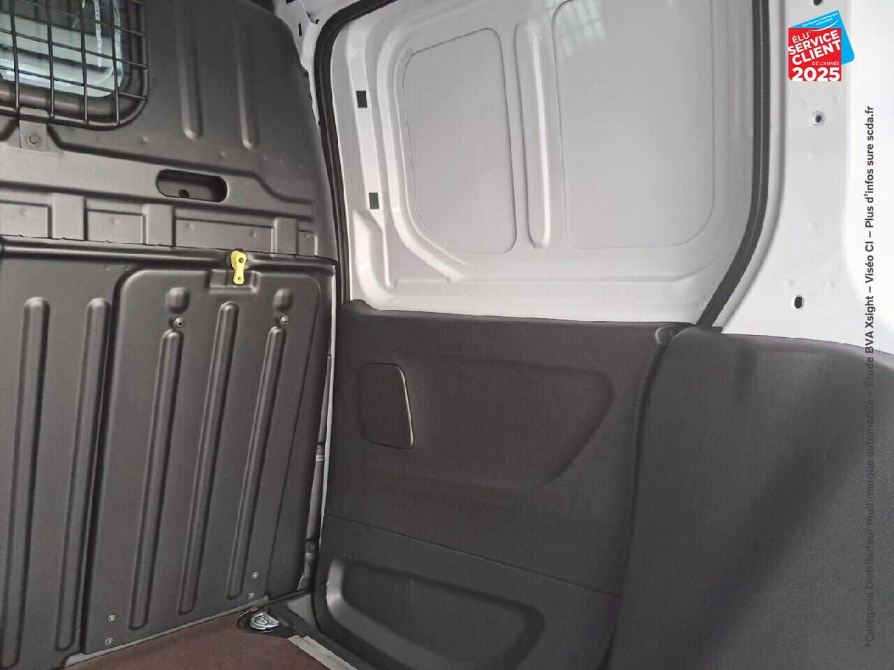 Véhicule d'occasion TOYOTA PROACE CITY MEDIUM 100 D-4D BUSINESS RC23 CAMERA chez Toyota Bar le Duc