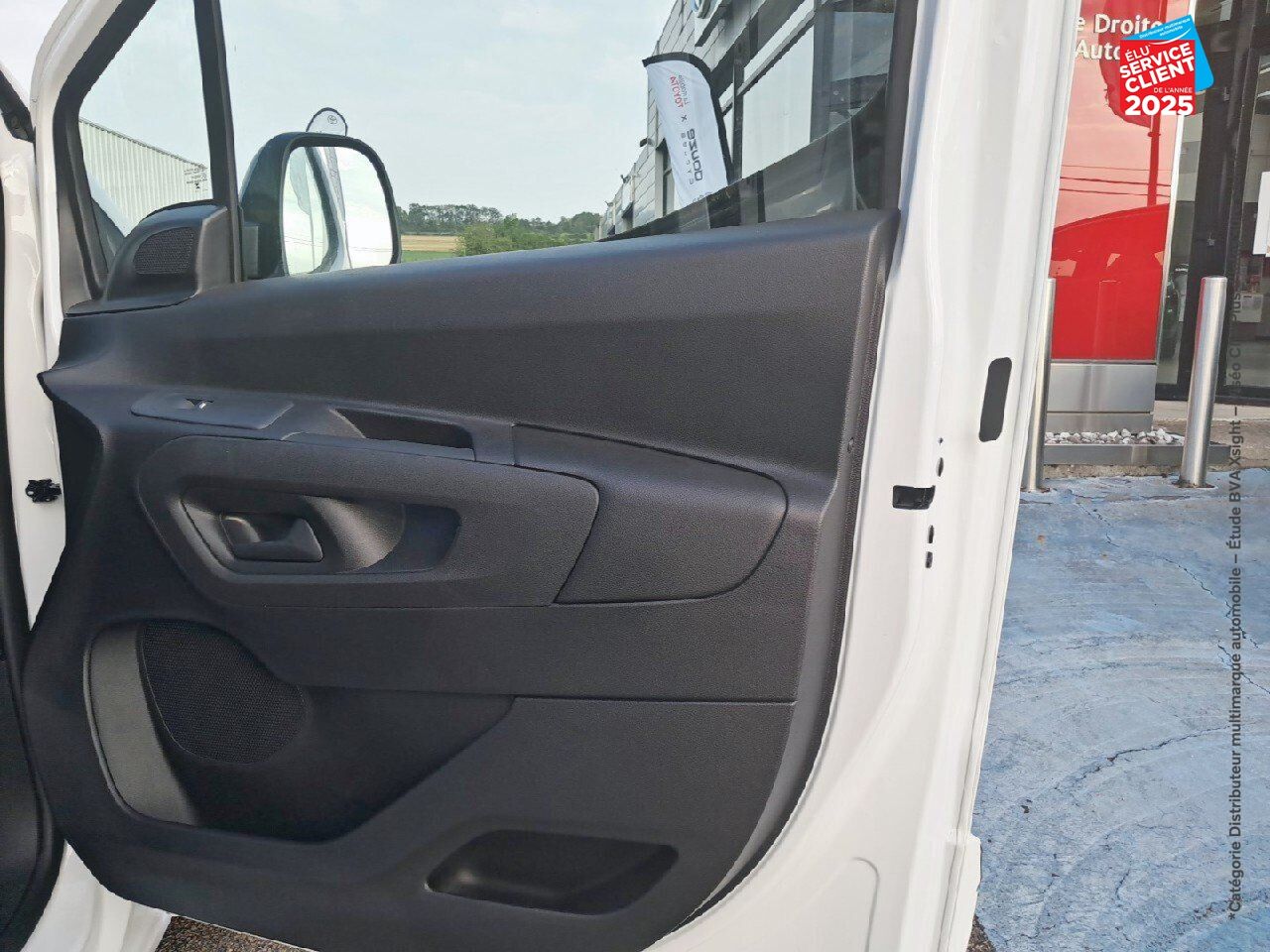 Véhicule d'occasion TOYOTA PROACE CITY MEDIUM 100 D-4D BUSINESS RC23 CAMERA chez Toyota Bar le Duc
