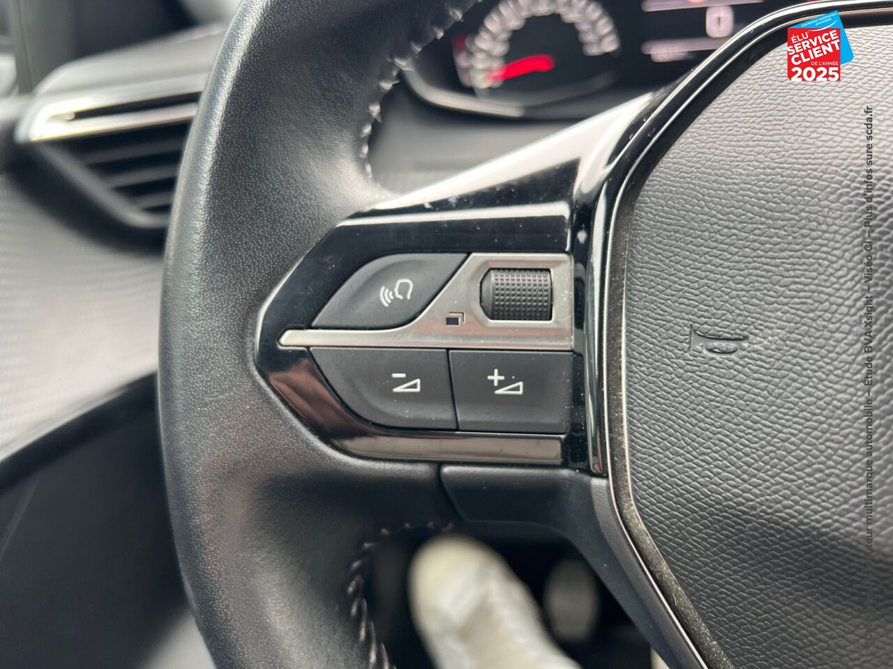 Véhicule d'occasion PEUGEOT 208 1.2 PURETECH 100CH SS ALLURE 118G chez Peugeot Hirson