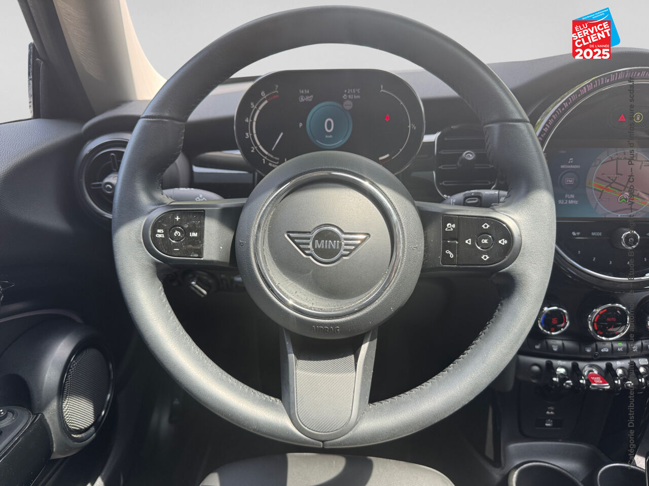 Véhicule d'occasion MINI MINI COOPER S 178CH BVA7 TOUVRANT SIEGES CHAUF GPS RADAR AR CARPLAY chez Hyundai Epernay