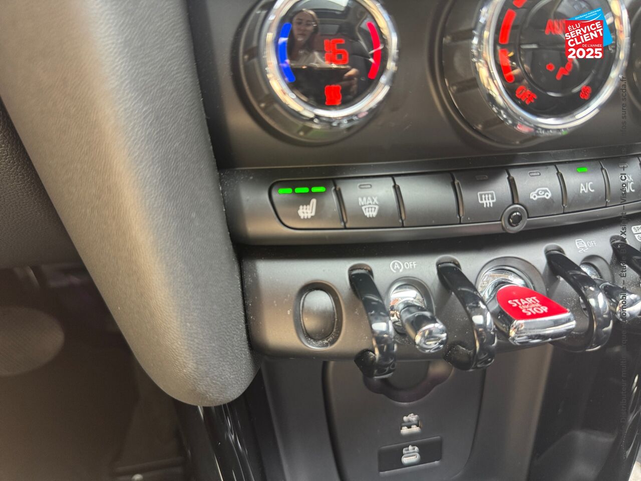 Véhicule d'occasion MINI MINI COOPER S 178CH BVA7 TOUVRANT SIEGES CHAUF GPS RADAR AR CARPLAY chez Hyundai Epernay