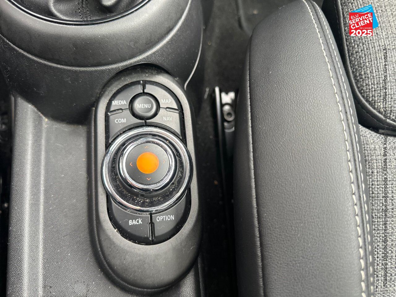 Véhicule d'occasion MINI MINI COOPER 136CH EDITION GREENWICH chez BMW Pontarlier