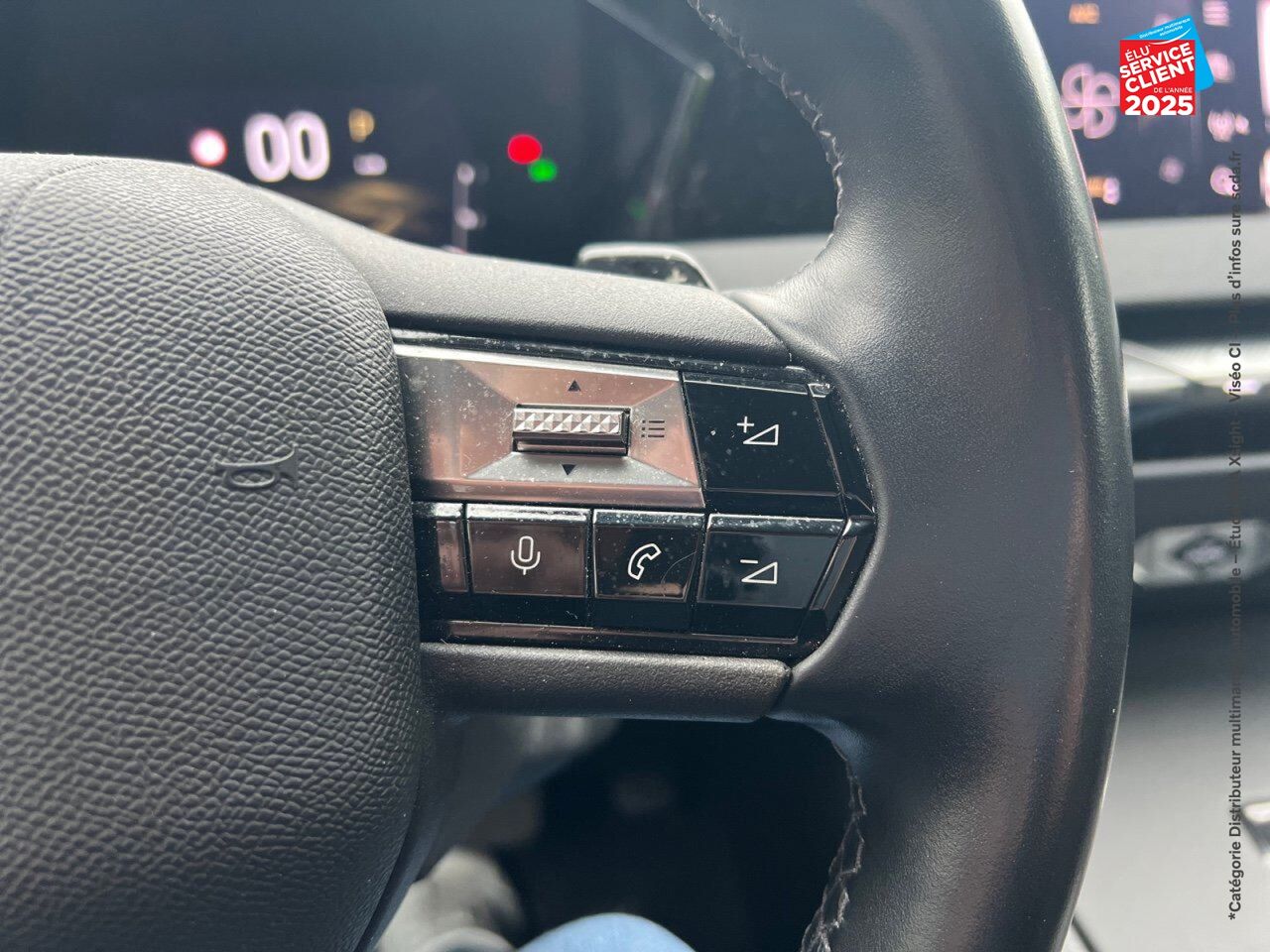 Véhicule d'occasion DS DS 4 BLUEHDI 130CH BASTILLE AUTOMATIQUE CARPLAY chez BMW Besançon