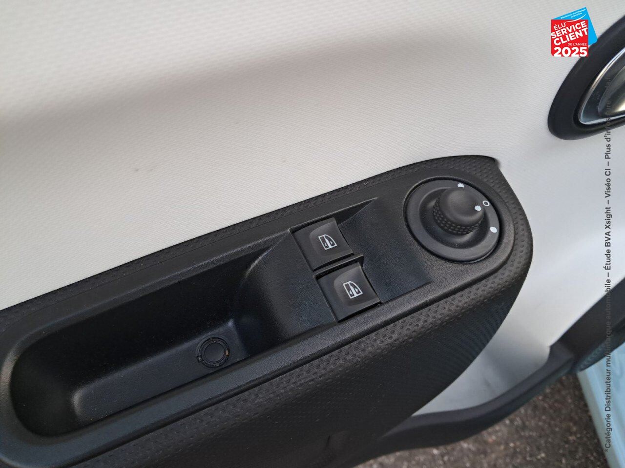 Véhicule d'occasion RENAULT TWINGO E-TECH ELECTRIC EQUILIBRE R80 ACHAT INTEGRAL chez Opel Thionville