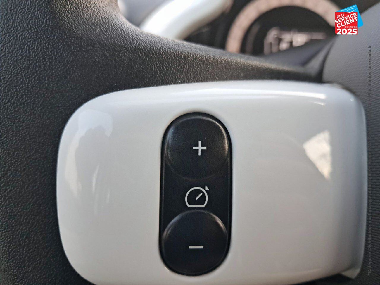 Véhicule d'occasion RENAULT TWINGO E-TECH ELECTRIC EQUILIBRE R80 ACHAT INTEGRAL chez Opel Thionville