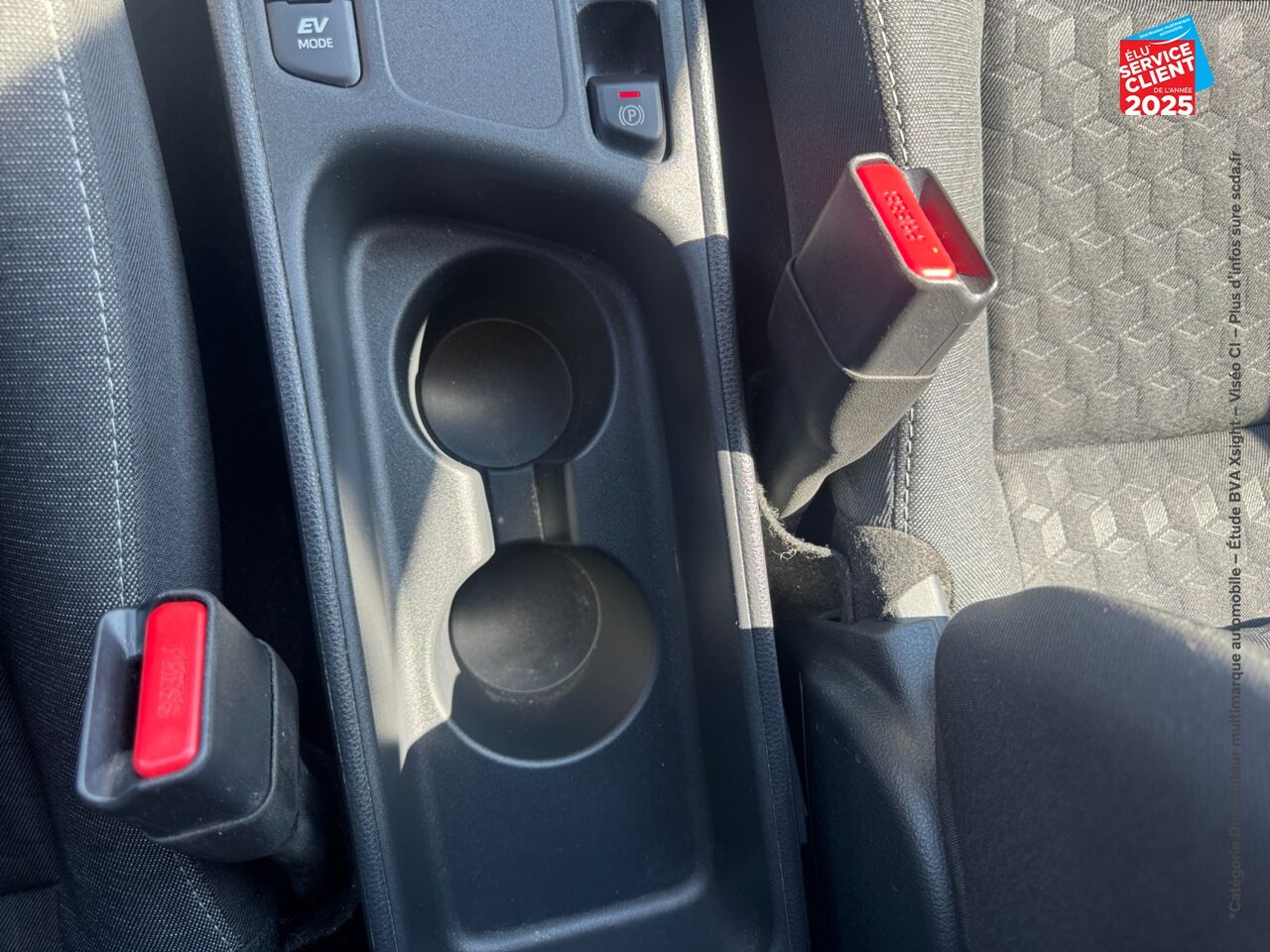 Véhicule d'occasion TOYOTA YARIS 116H DESIGN 5P MY22 CAMERA CARPLAY chez Dacia Belfort