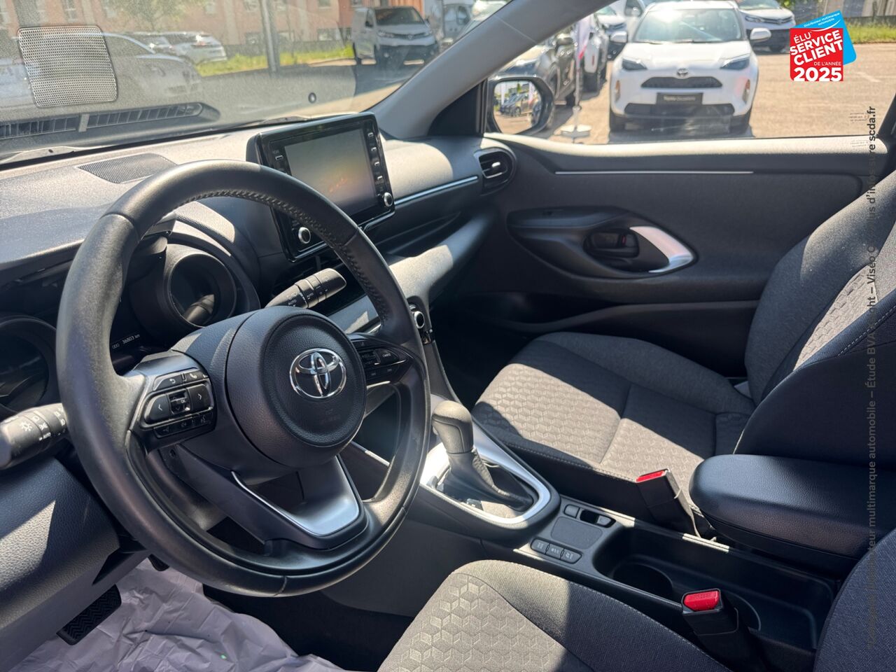 Véhicule d'occasion TOYOTA YARIS 116H DESIGN 5P MY22 CAMERA CARPLAY chez Dacia Belfort