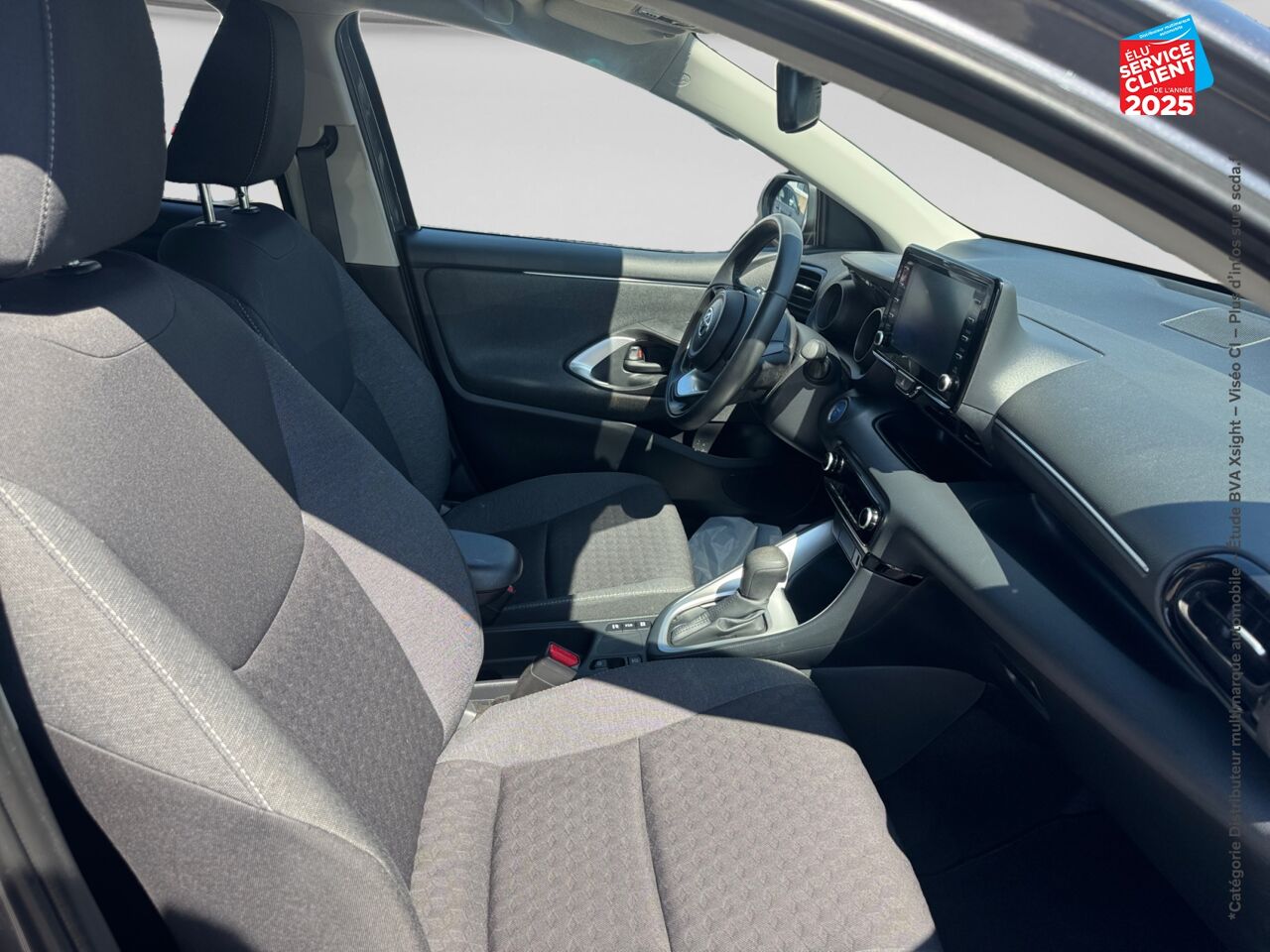 Véhicule d'occasion TOYOTA YARIS 116H DESIGN 5P MY22 CAMERA CARPLAY chez Dacia Belfort