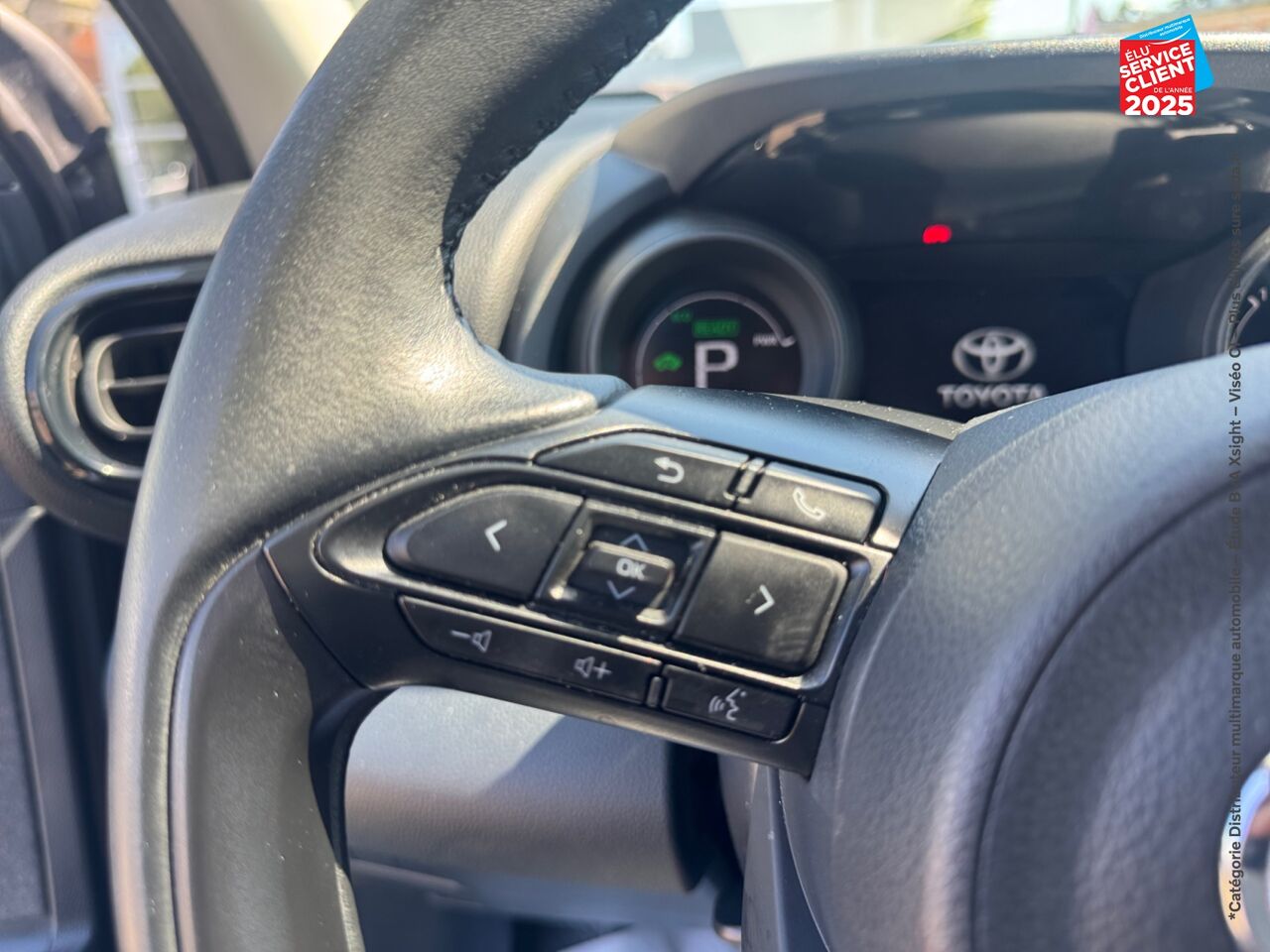 Véhicule d'occasion TOYOTA YARIS 116H DESIGN 5P MY22 CAMERA CARPLAY chez Dacia Belfort