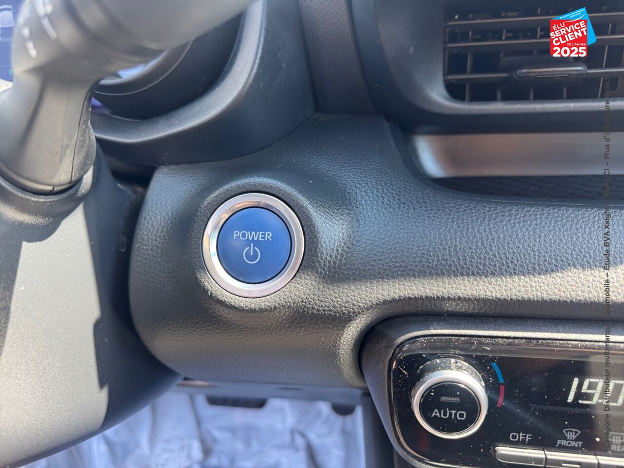 Véhicule d'occasion TOYOTA YARIS 116H DESIGN 5P MY22 CAMERA CARPLAY chez Dacia Belfort