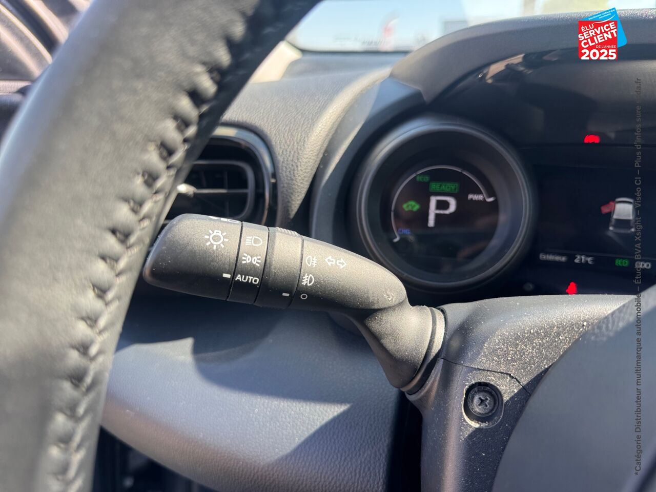 Véhicule d'occasion TOYOTA YARIS 116H DESIGN 5P MY22 CAMERA CARPLAY chez Dacia Belfort