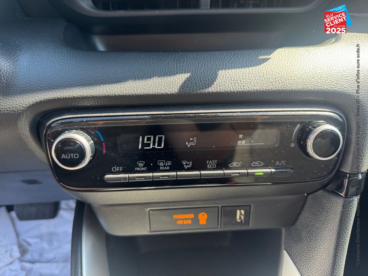 Véhicule d'occasion TOYOTA YARIS 116H DESIGN 5P MY22 CAMERA CARPLAY chez Dacia Belfort