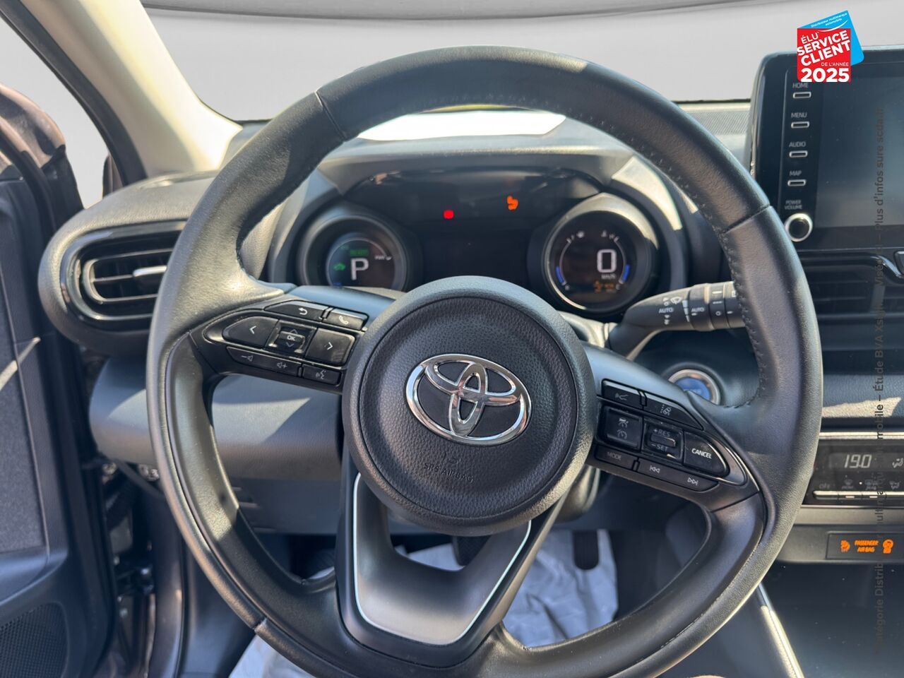Véhicule d'occasion TOYOTA YARIS 116H DESIGN 5P MY22 CAMERA CARPLAY chez Dacia Belfort