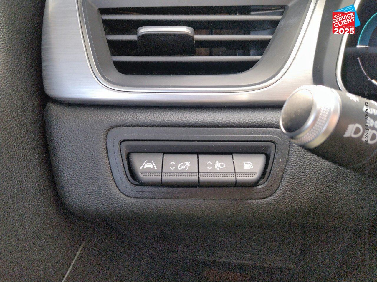 Véhicule d'occasion RENAULT CAPTUR 1.6 E-TECH HYBRIDE RECHARGEABLE 160CH INTENS -21 chez Renault Sélestat