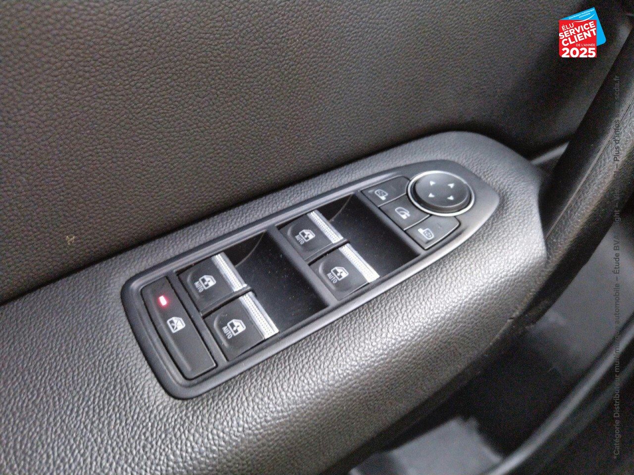 Véhicule d'occasion RENAULT CAPTUR 1.6 E-TECH HYBRIDE RECHARGEABLE 160CH INTENS -21 chez Renault Sélestat