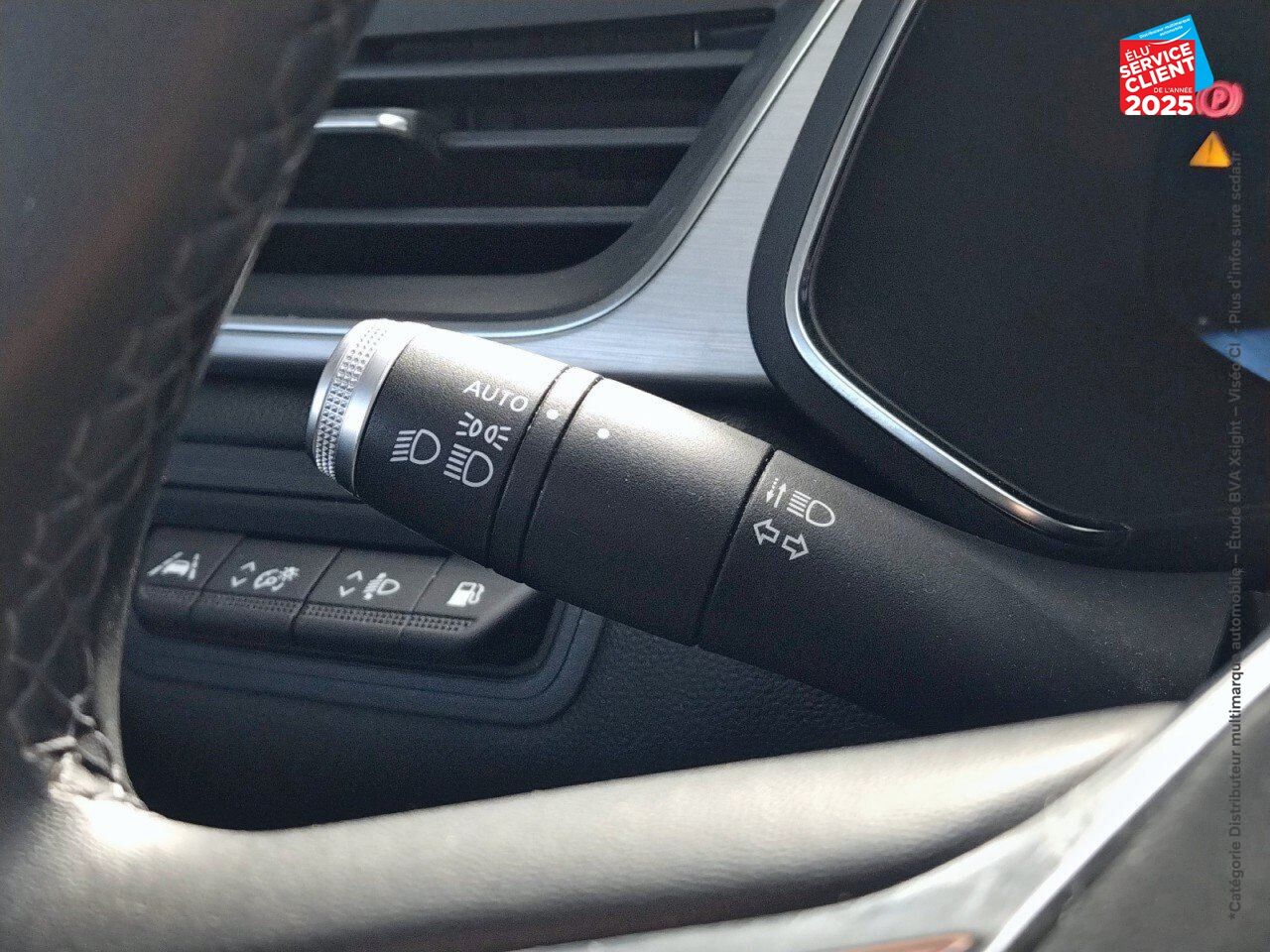 Véhicule d'occasion RENAULT CAPTUR 1.6 E-TECH HYBRIDE RECHARGEABLE 160CH INTENS -21 chez Renault Sélestat