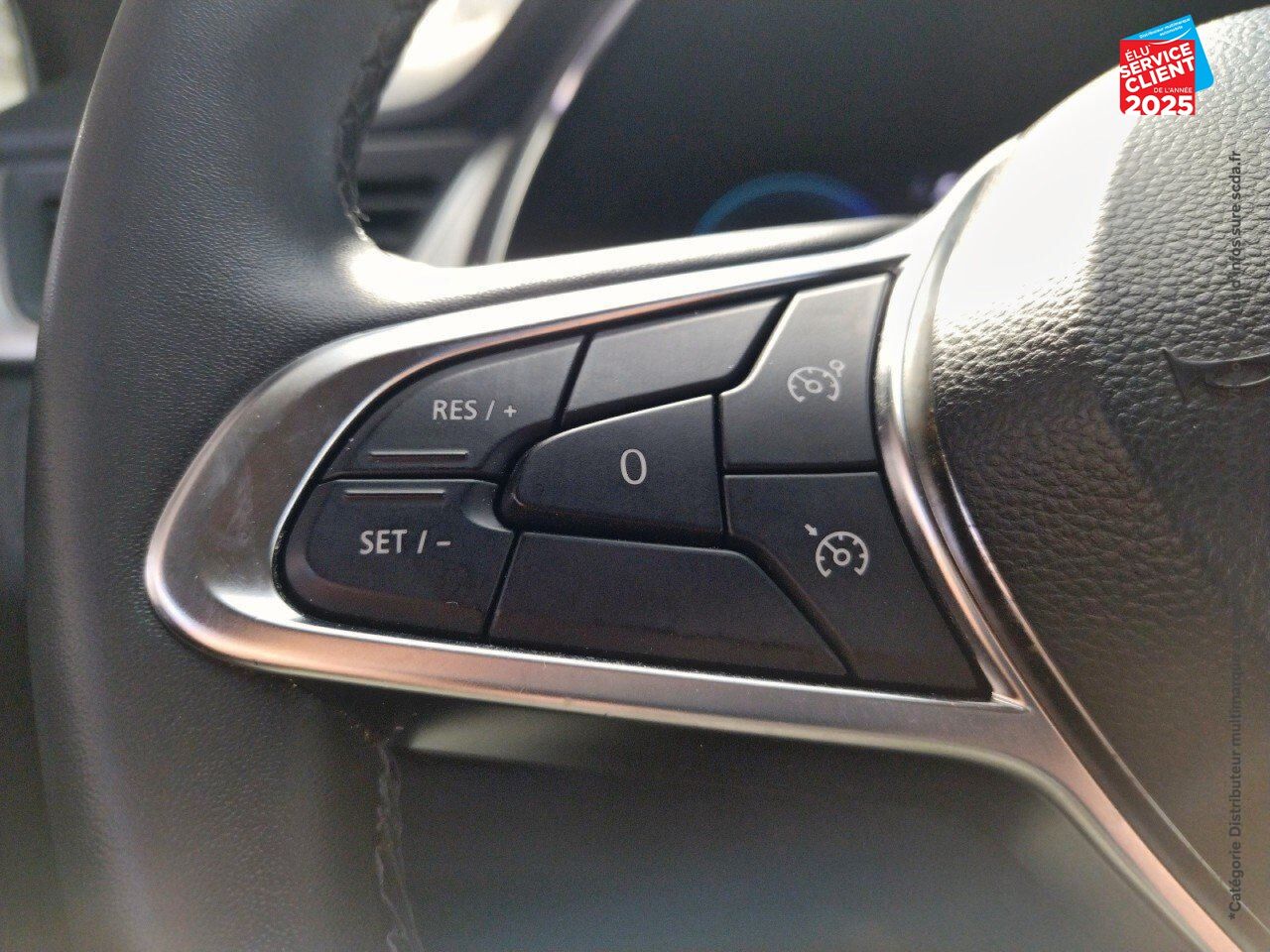 Véhicule d'occasion RENAULT CAPTUR 1.6 E-TECH HYBRIDE RECHARGEABLE 160CH INTENS -21 chez Renault Sélestat
