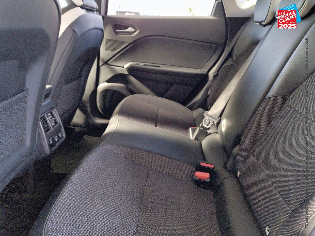 Véhicule d'occasion RENAULT CAPTUR 1.6 E-TECH HYBRIDE RECHARGEABLE 160CH INTENS -21 chez Renault Sélestat