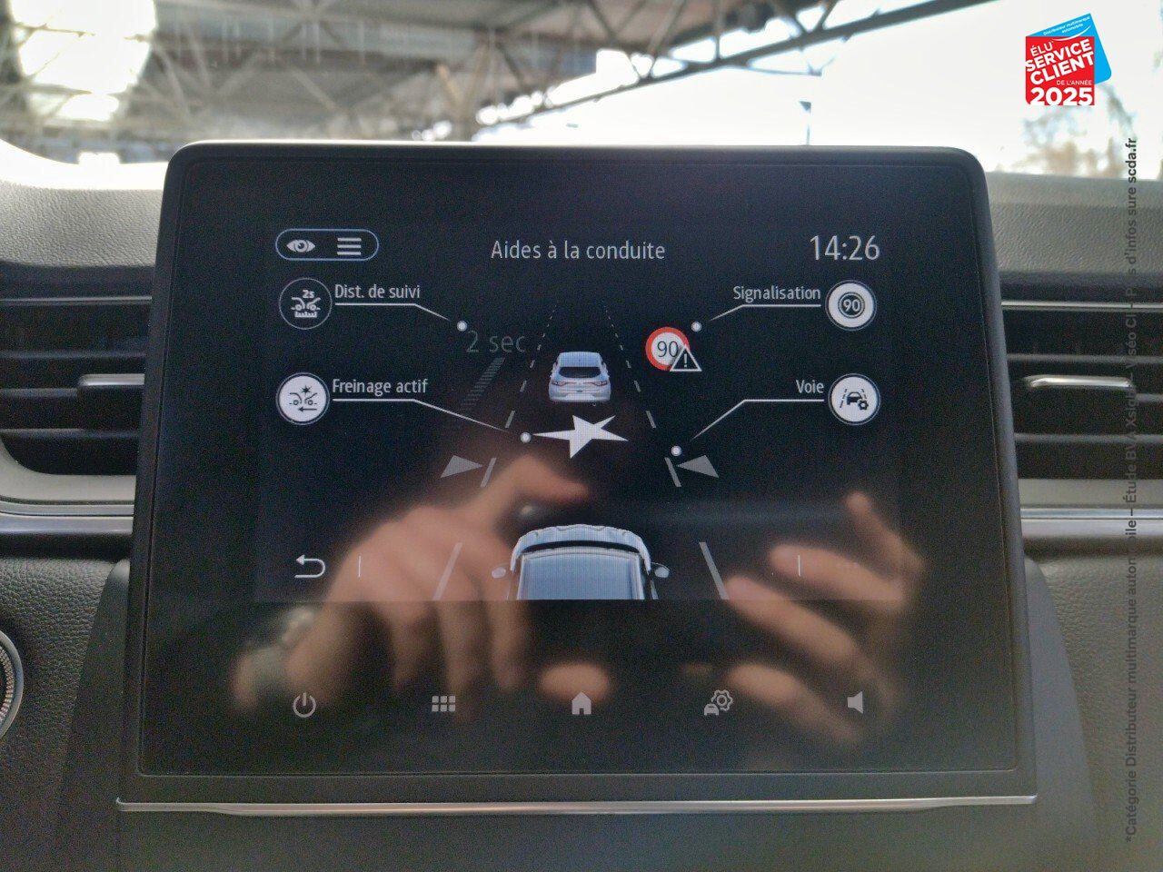Véhicule d'occasion RENAULT CAPTUR 1.6 E-TECH HYBRIDE RECHARGEABLE 160CH INTENS -21 chez Renault Sélestat