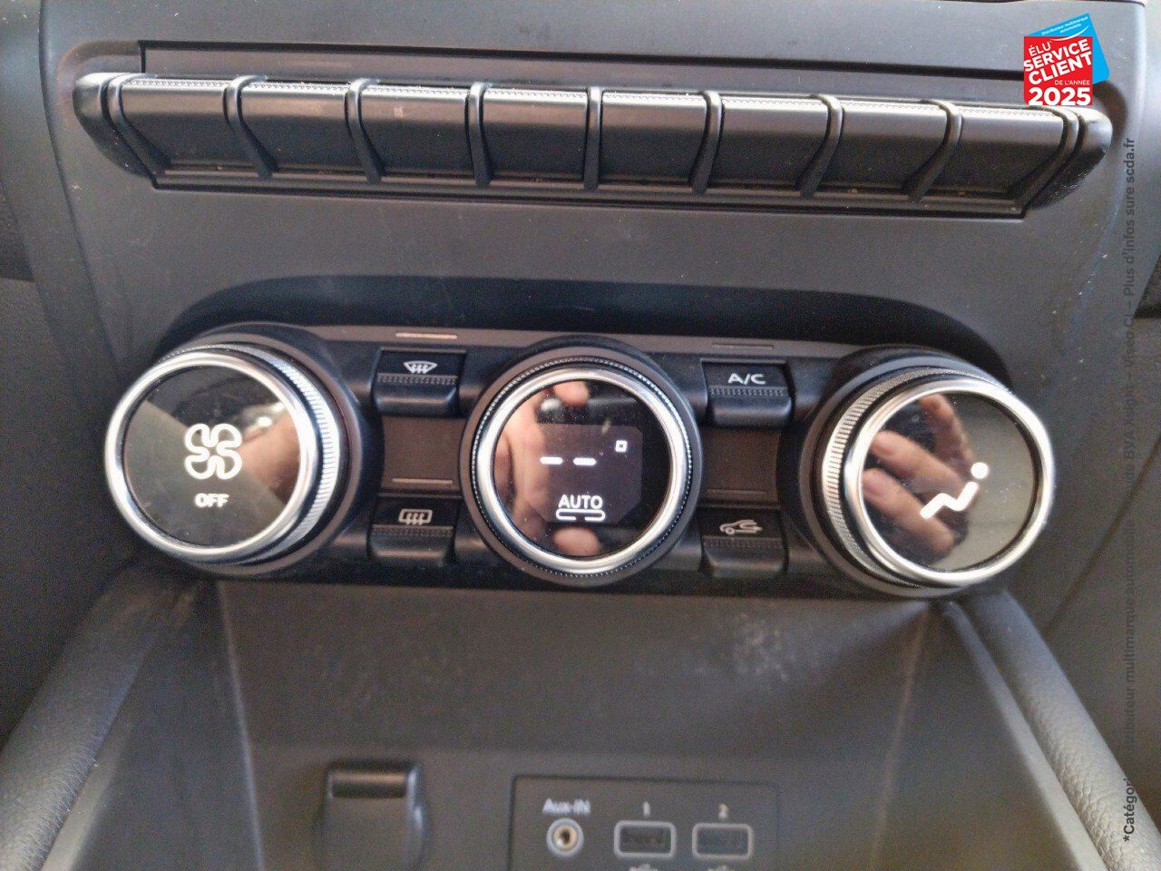 Véhicule d'occasion RENAULT CAPTUR 1.6 E-TECH HYBRIDE RECHARGEABLE 160CH INTENS -21 chez Renault Sélestat