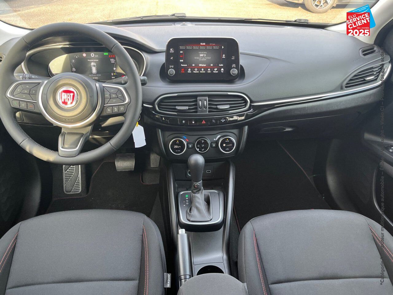 Véhicule d'occasion FIAT TIPO CROSS 1.5 FIREFLY TURBO 130CH S/S RED HYBRID DCT7 MY22 CARPLAY chez Toyota Thionville