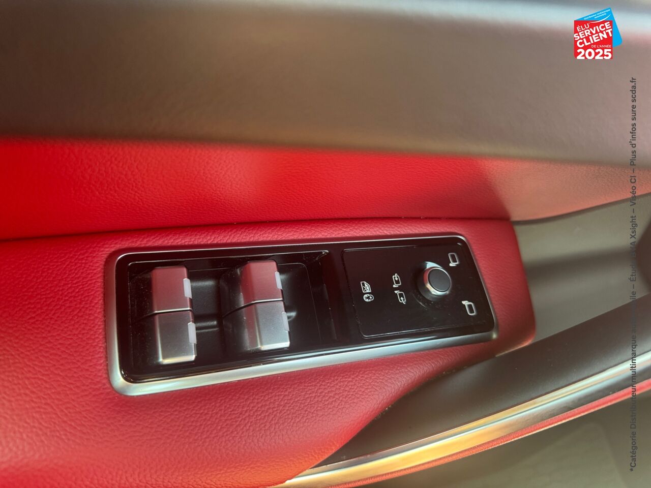 Véhicule d'occasion JAGUAR F-PACE P400E PLUG-IN-HYBRID R-DYNAMIC SE BVA8 AWD chez BMW Pontarlier