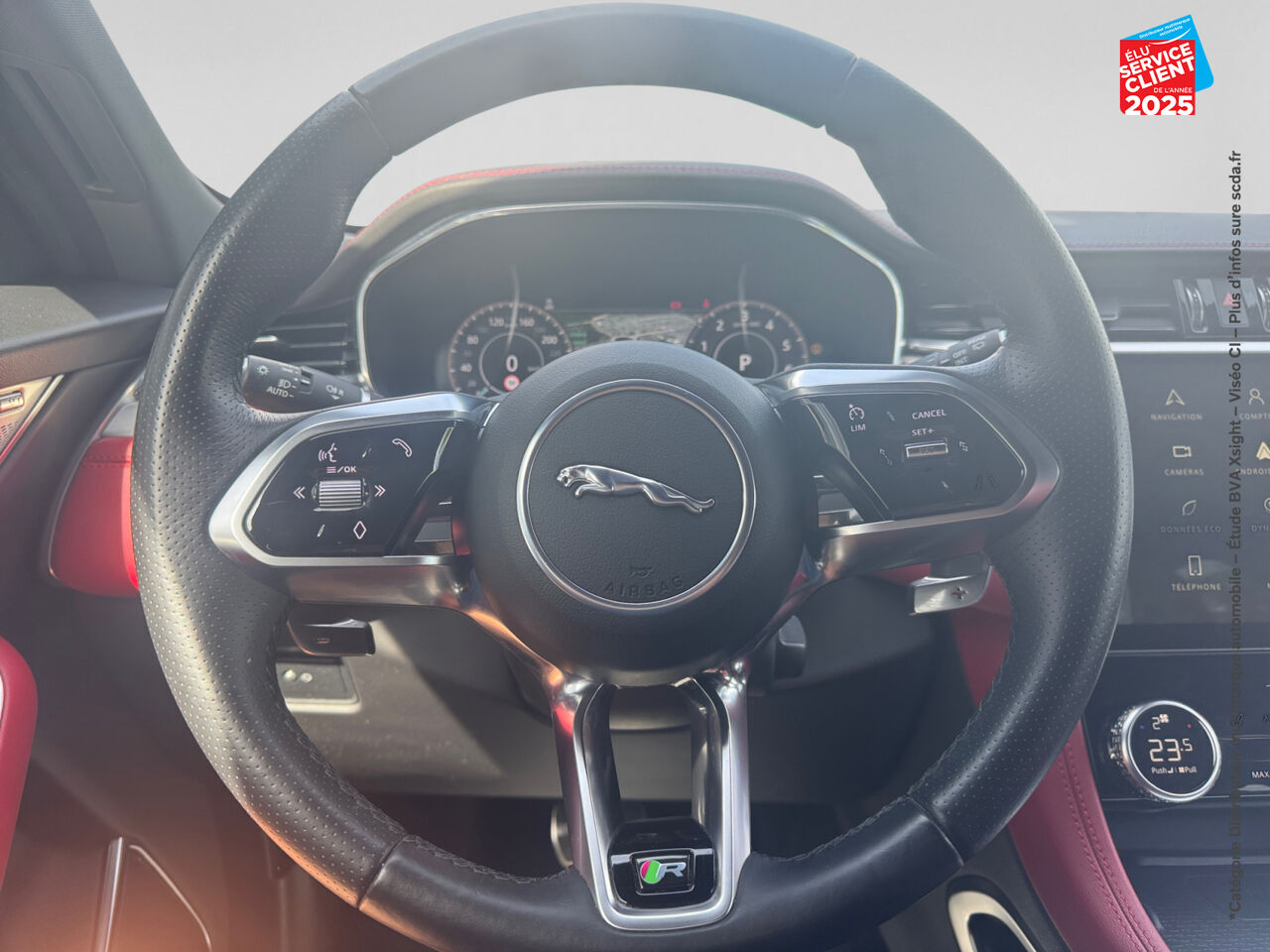Véhicule d'occasion JAGUAR F-PACE P400E PLUG-IN-HYBRID R-DYNAMIC SE BVA8 AWD chez BMW Pontarlier