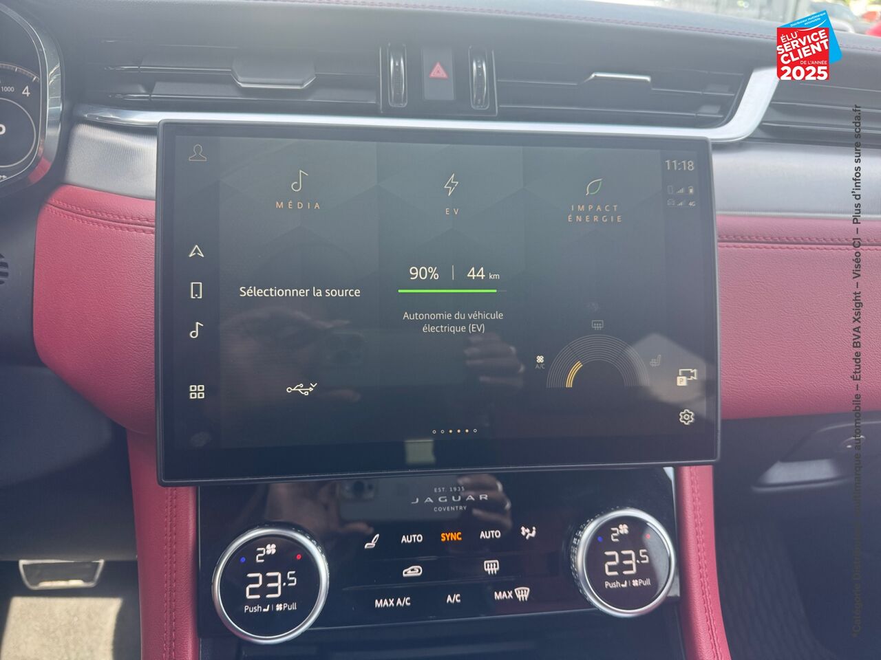 Véhicule d'occasion JAGUAR F-PACE P400E PLUG-IN-HYBRID R-DYNAMIC SE BVA8 AWD chez BMW Pontarlier