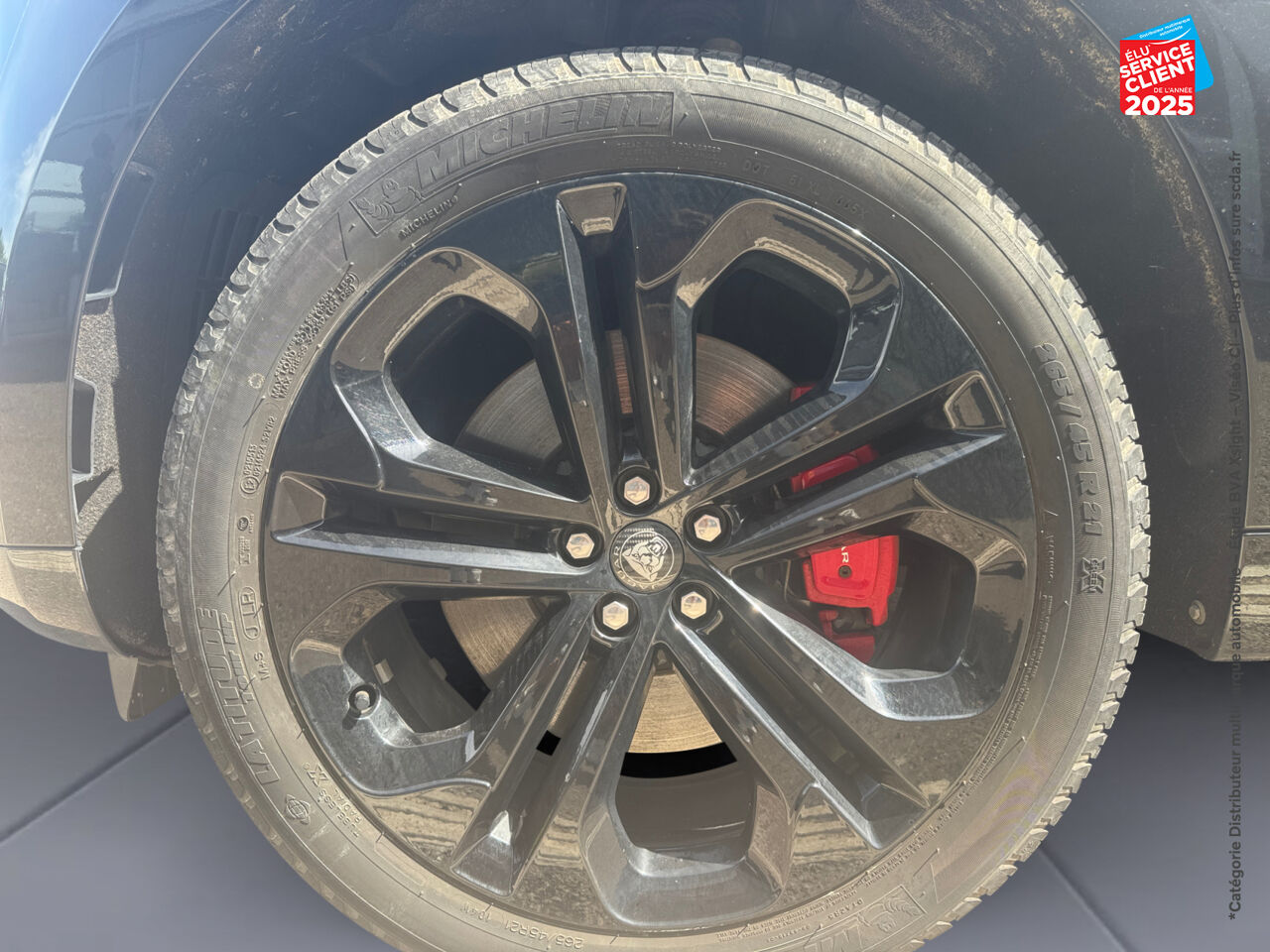 Véhicule d'occasion JAGUAR F-PACE P400E PLUG-IN-HYBRID R-DYNAMIC SE BVA8 AWD chez BMW Pontarlier