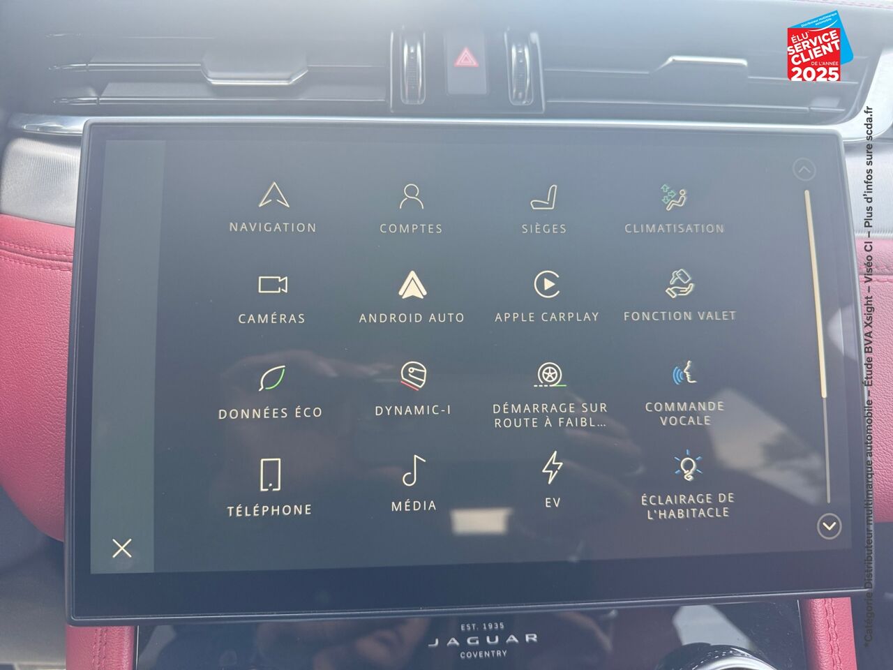 Véhicule d'occasion JAGUAR F-PACE P400E PLUG-IN-HYBRID R-DYNAMIC SE BVA8 AWD chez BMW Pontarlier