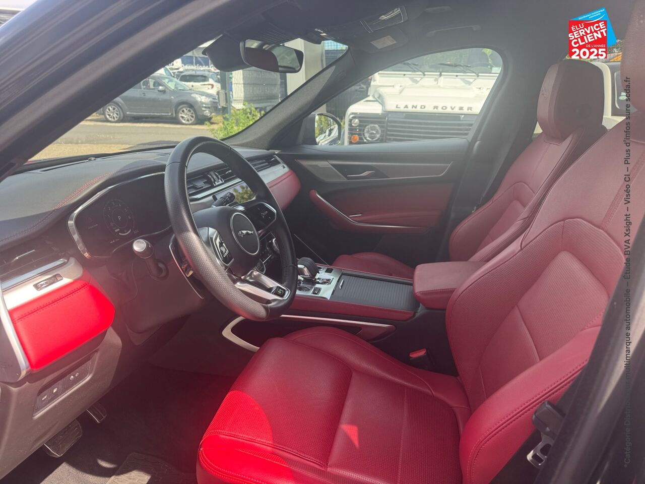 Véhicule d'occasion JAGUAR F-PACE P400E PLUG-IN-HYBRID R-DYNAMIC SE BVA8 AWD chez BMW Pontarlier