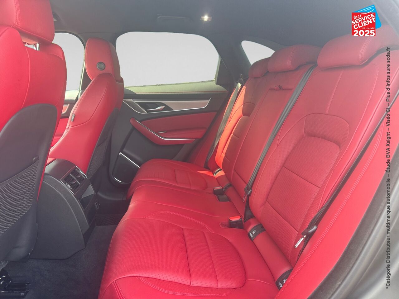 Véhicule d'occasion JAGUAR F-PACE P400E PLUG-IN-HYBRID R-DYNAMIC SE BVA8 AWD chez BMW Pontarlier