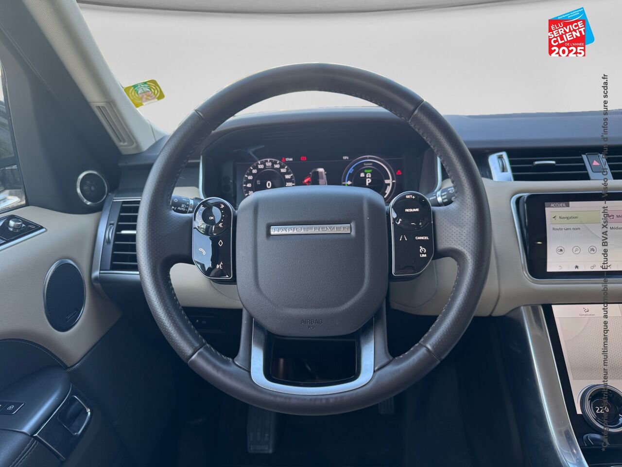 Véhicule d'occasion LAND-ROVER RANGE ROVER SPORT 2.0 P400E 404CH SE MARK IX chez BMW Lons le Saunier