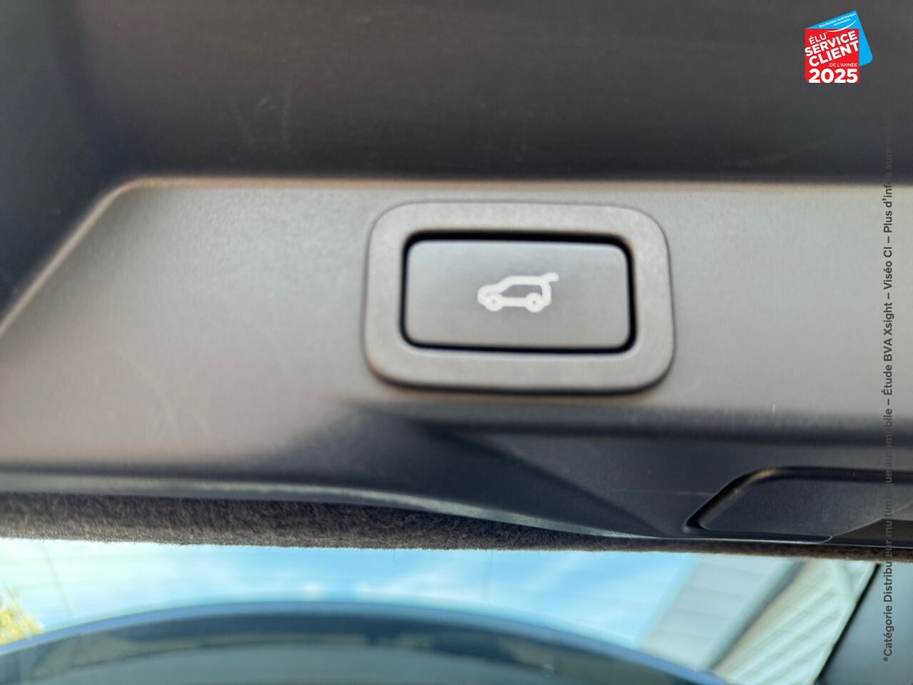 Véhicule d'occasion LAND-ROVER RANGE ROVER SPORT 2.0 P400E 404CH SE MARK IX chez BMW Lons le Saunier