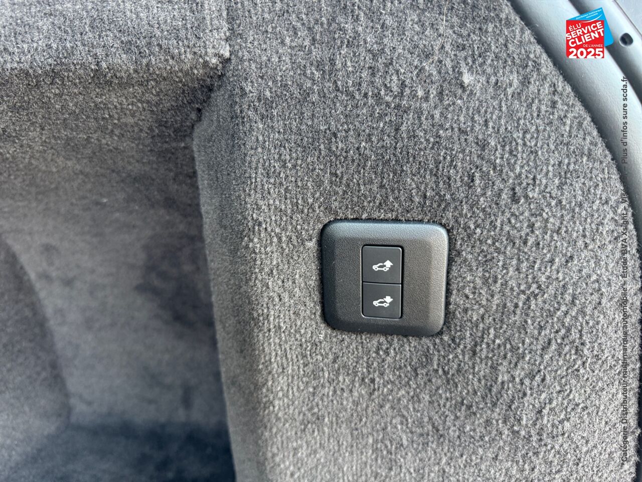 Véhicule d'occasion LAND-ROVER RANGE ROVER SPORT 2.0 P400E 404CH SE MARK IX chez BMW Lons le Saunier
