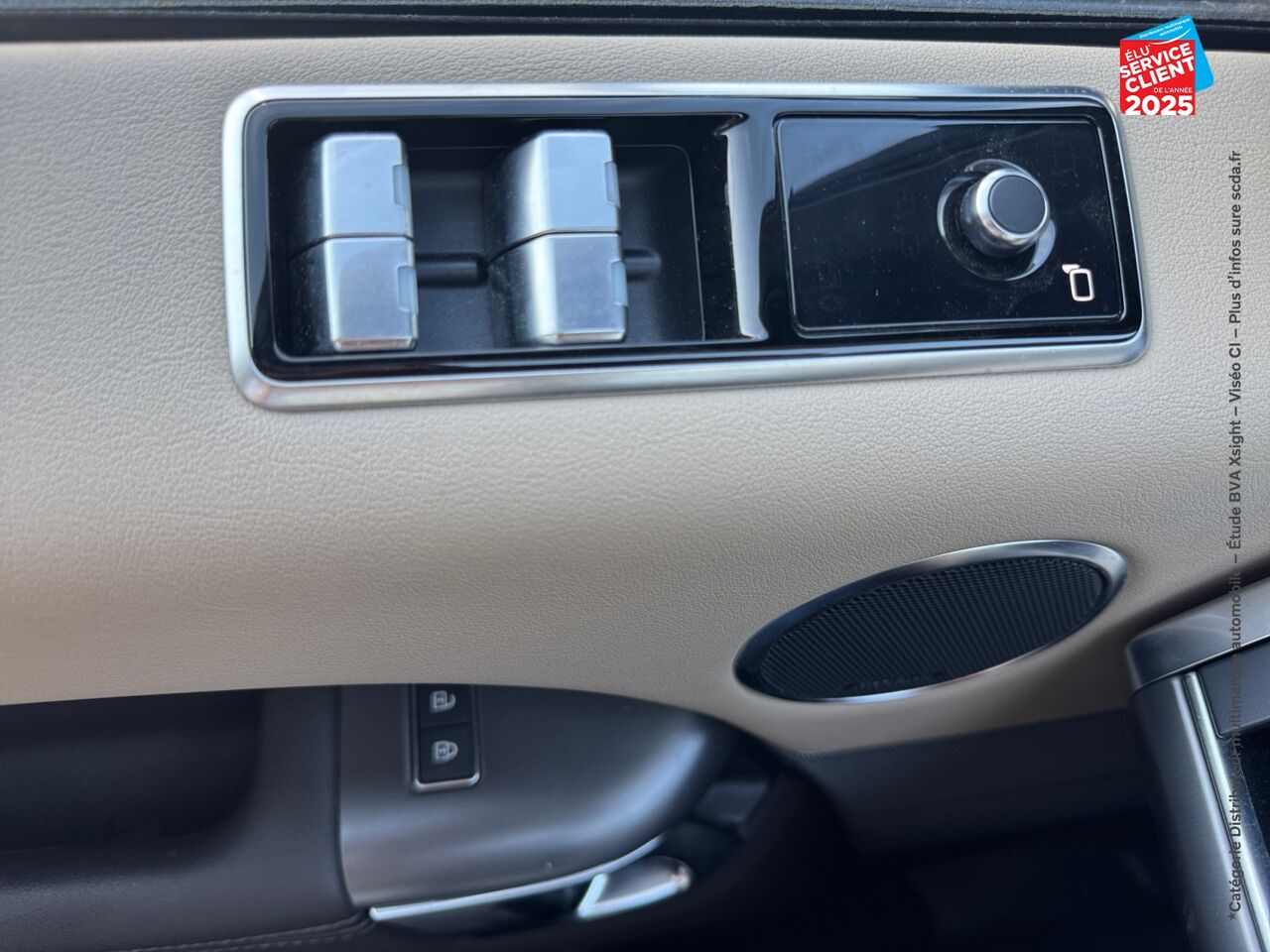 Véhicule d'occasion LAND-ROVER RANGE ROVER SPORT 2.0 P400E 404CH SE MARK IX chez BMW Lons le Saunier