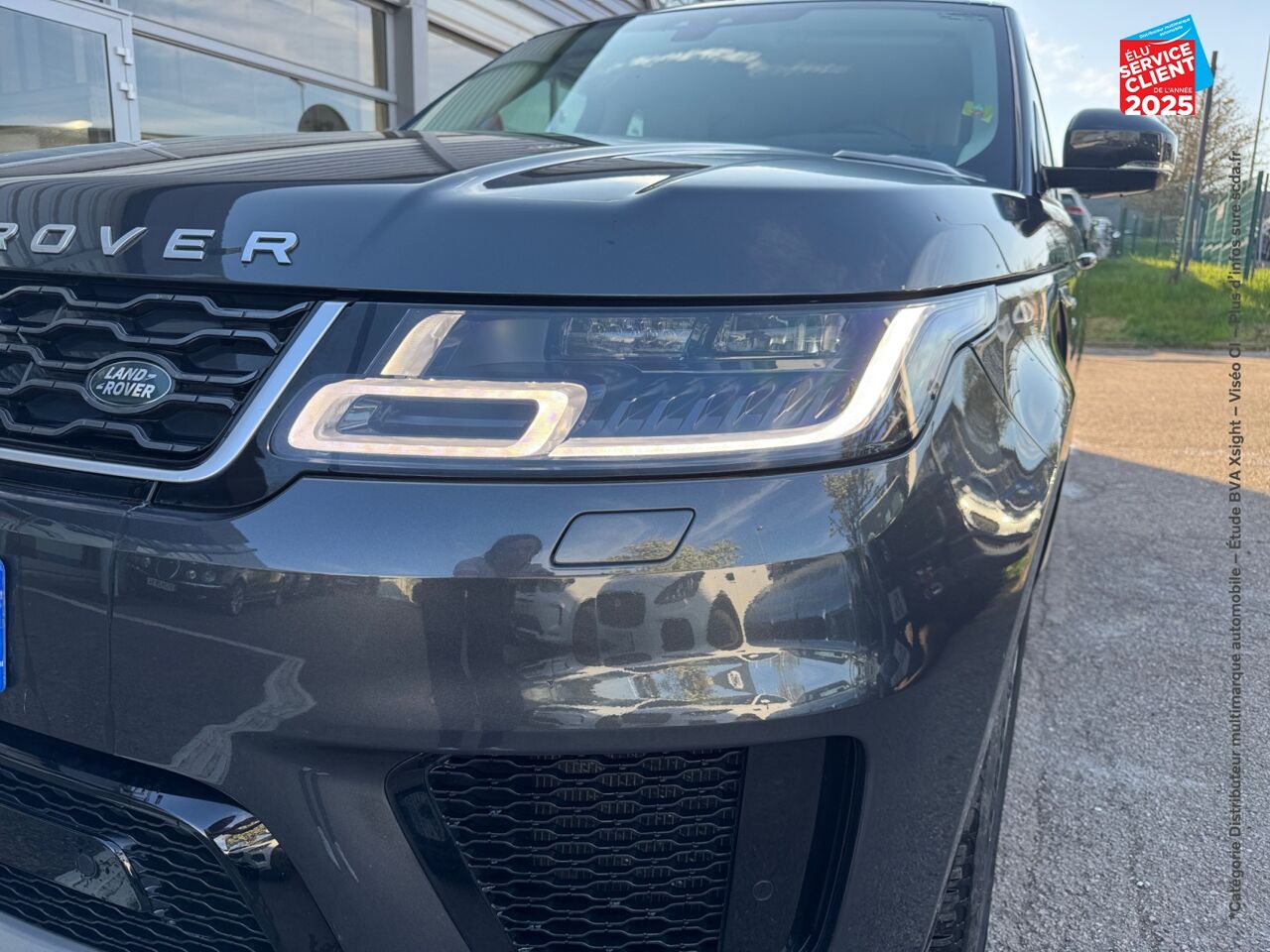 Véhicule d'occasion LAND-ROVER RANGE ROVER SPORT 2.0 P400E 404CH SE MARK IX chez BMW Lons le Saunier