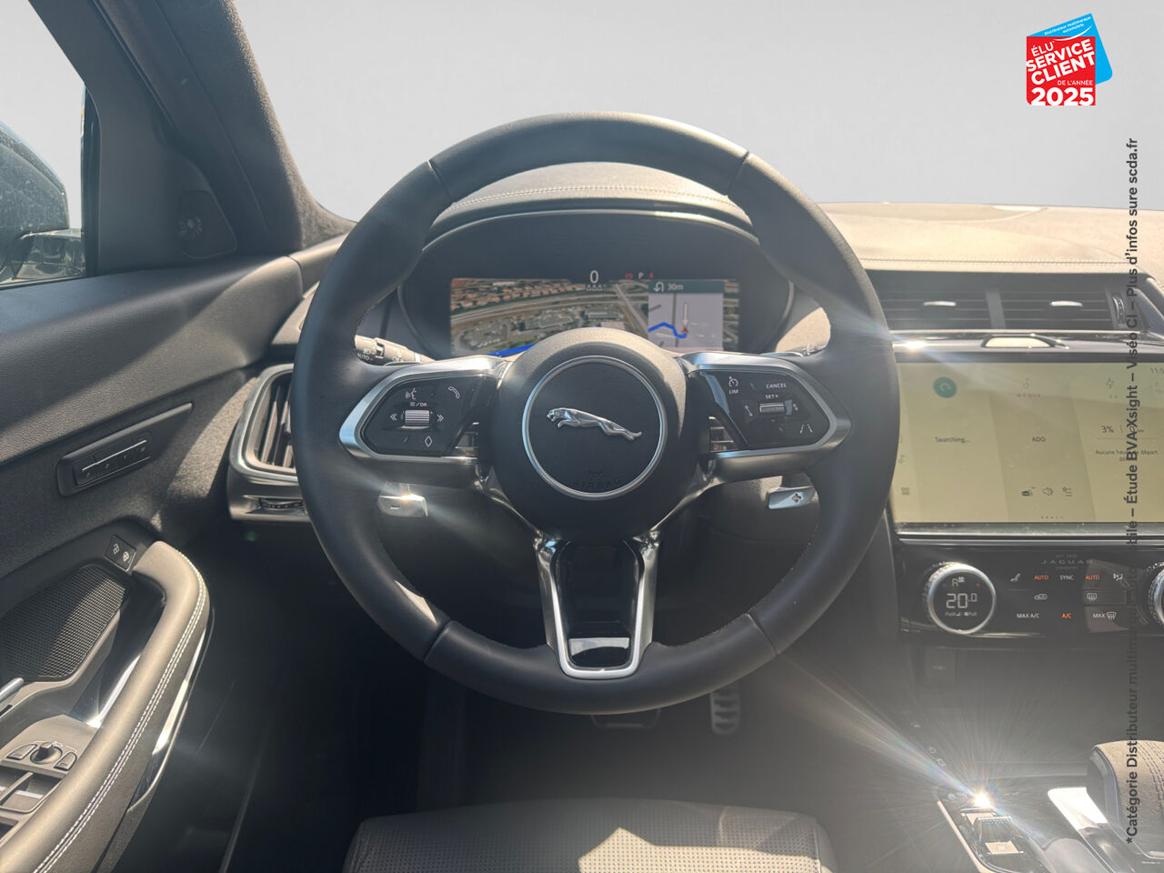 Véhicule d'occasion JAGUAR E-PACE P300E PHEV 309CH R-DYNAMIC HSE chez Renault Saint-Louis