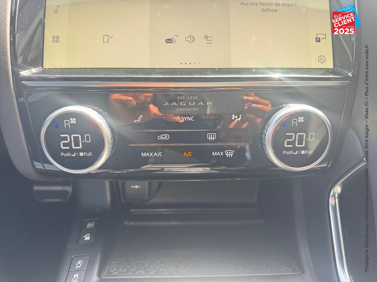 Véhicule d'occasion JAGUAR E-PACE P300E PHEV 309CH R-DYNAMIC HSE chez Renault Saint-Louis