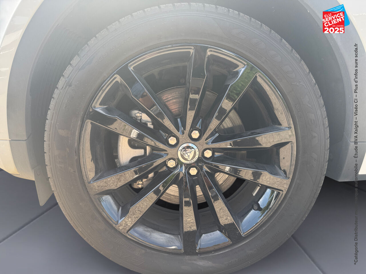 Véhicule d'occasion JAGUAR E-PACE P300E PHEV 309CH R-DYNAMIC HSE chez Renault Saint-Louis