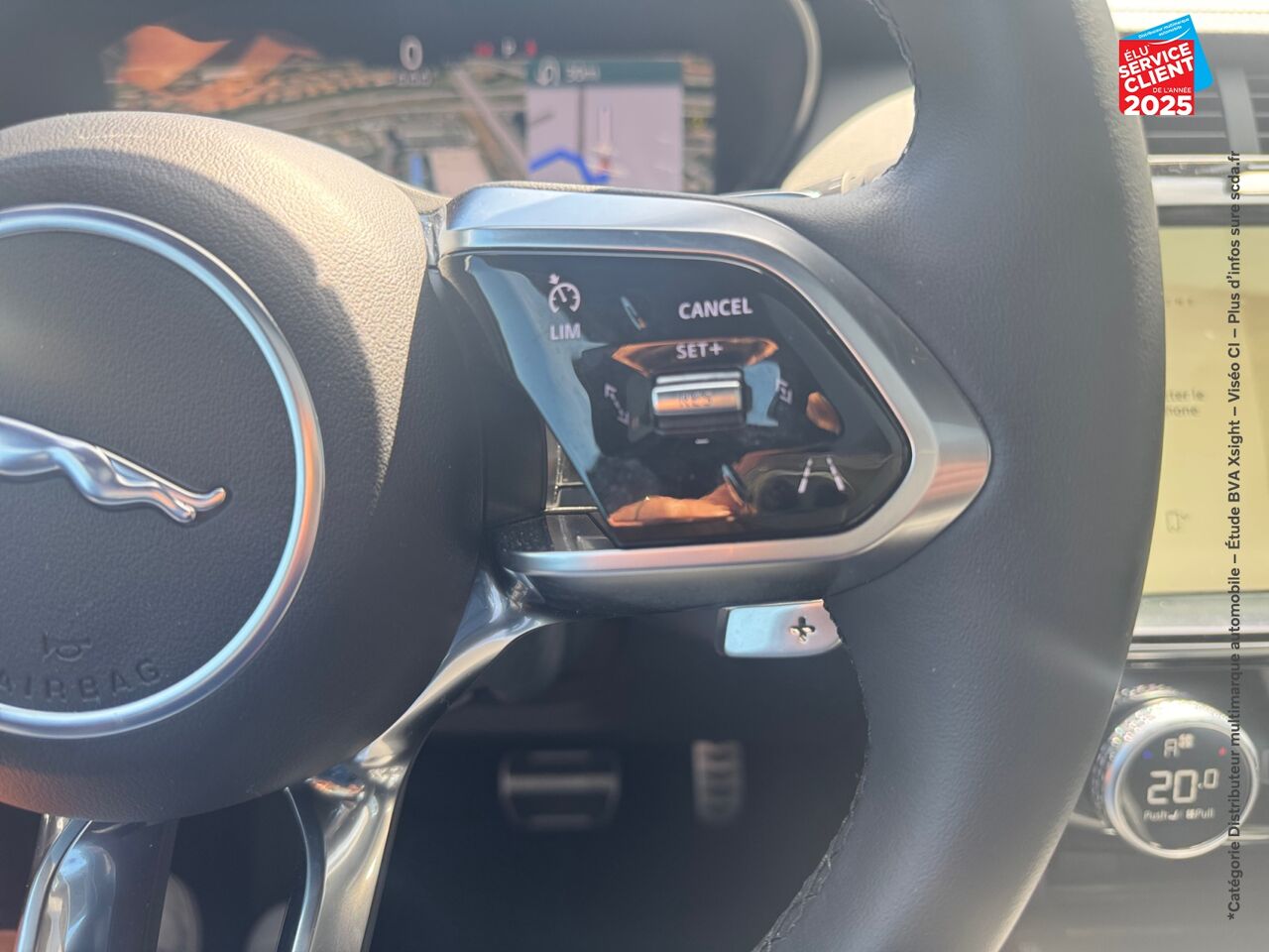 Véhicule d'occasion JAGUAR E-PACE P300E PHEV 309CH R-DYNAMIC HSE chez Renault Saint-Louis